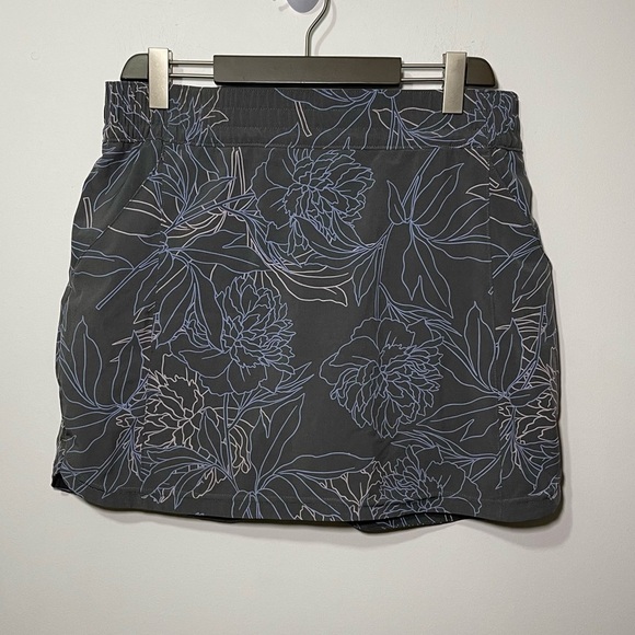 Columbia women grey floral pull on wicking hiking outdoor golf skort in size L - Picture 1 of 8